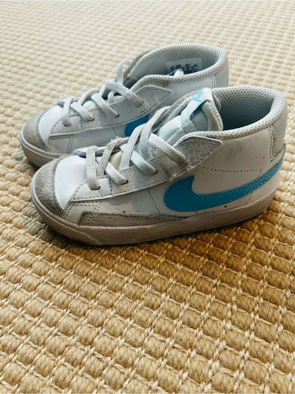 Nike toddler Blazer Mid '77 in light blue and white. Size 10C in good condition!